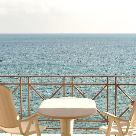 Pelagos بيت ضيافة