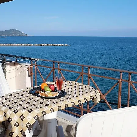 Pelagos Studios Guest house