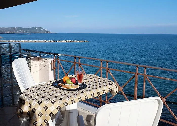 Pelagos Πανσιόν